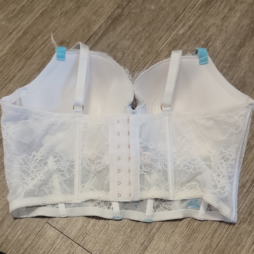 Victoria's Secret White and Blue Floral Underwire Bra - Picture 2 of 6
